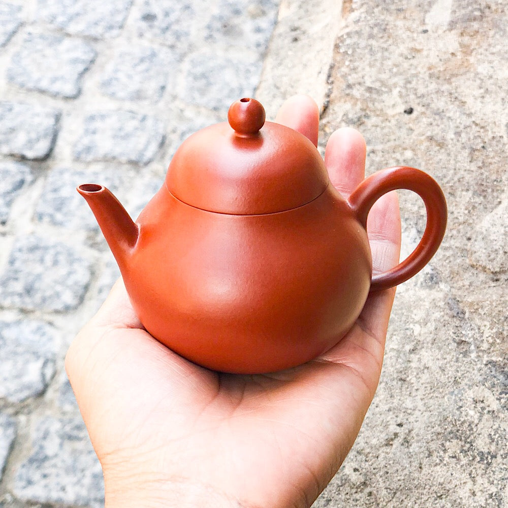 Yixing Hongni Pear Teapot - Thumbnail 3